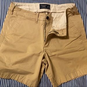 *LIKE NEW* MEN’S ABERCROMBIE & FITCH KHAKI SHORTS